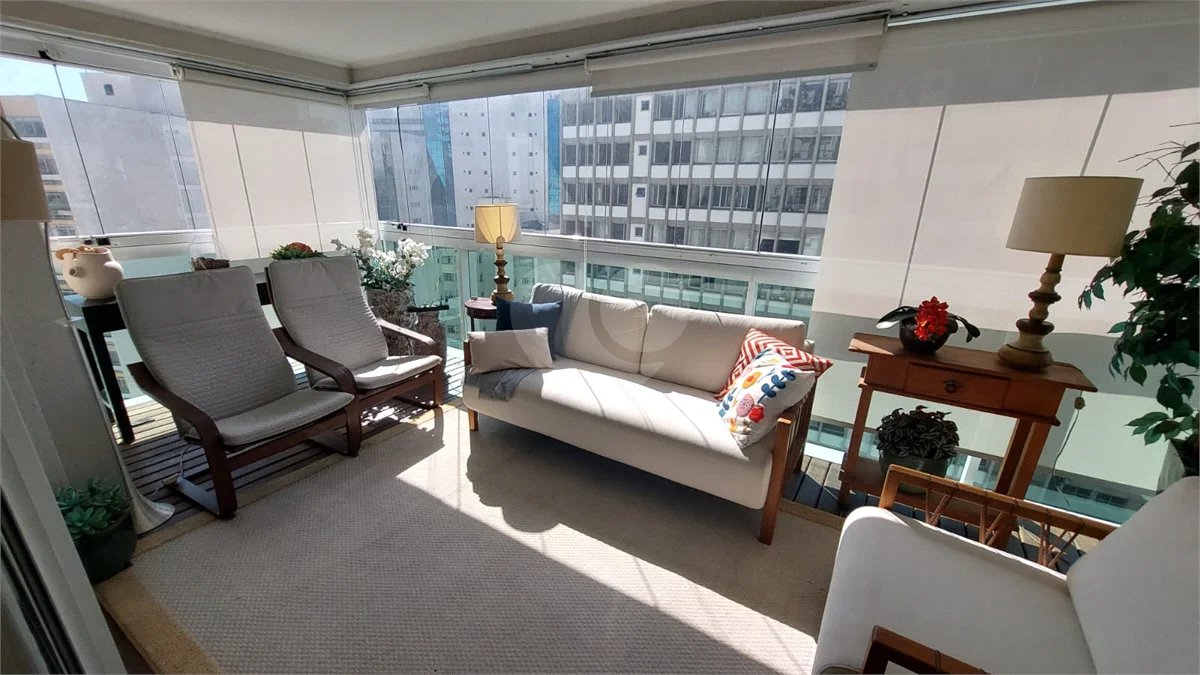 Apartamento de 3 quartos, mobiliado, para locação no Paraíso