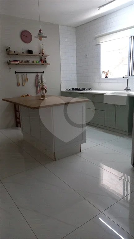 Sobrado à venda com 2 quartos, sendo 1 suíte, em Tremembé, São Paulo, SP