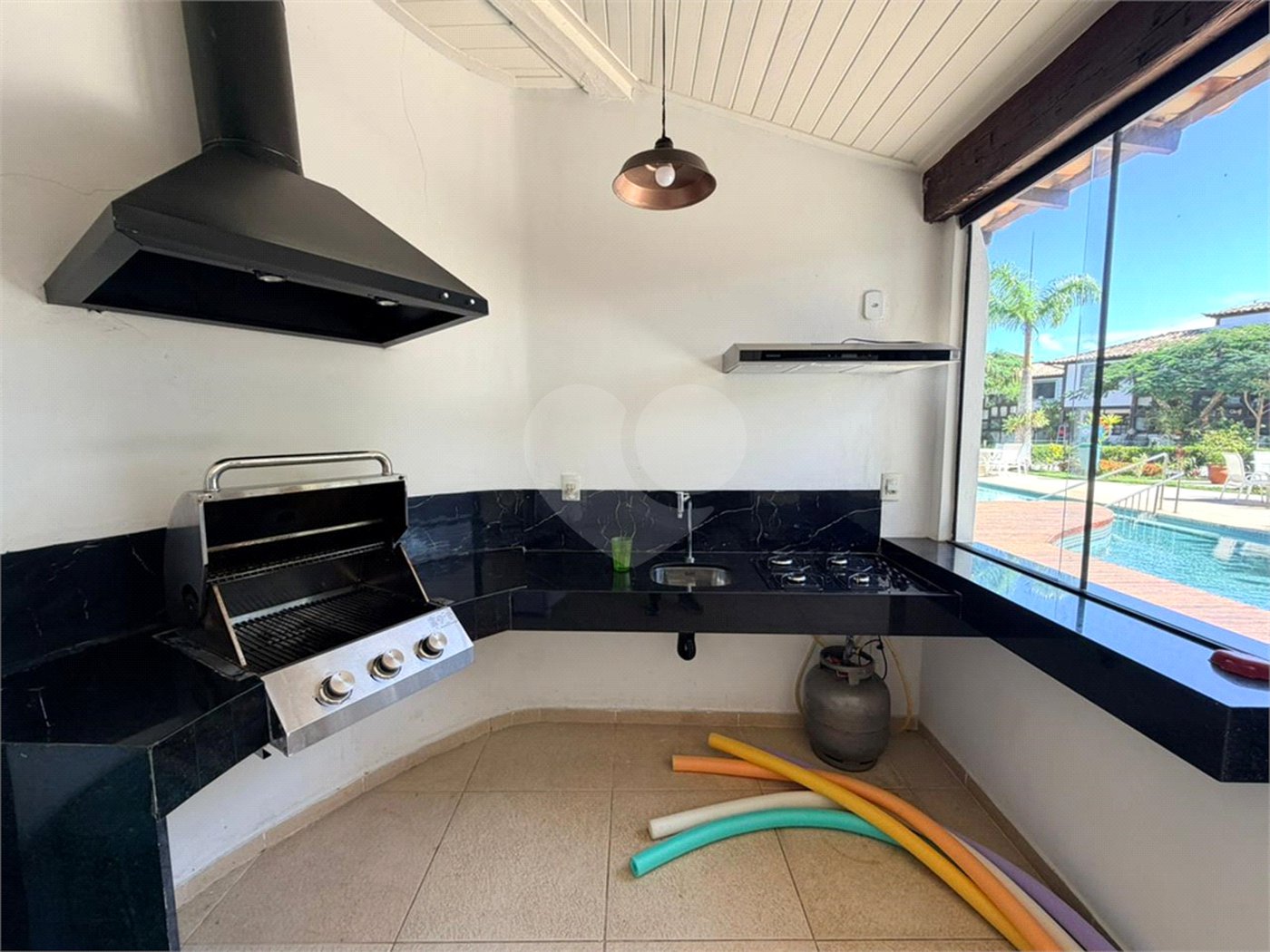 Casa em condomínio à venda com 3 quartos, sendo 1 suíte,  em Manguinhos, Armação dos Búzios, RJ