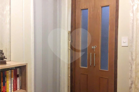 Casa à venda com 3 quartos, sendo 1 suíte,  em Jardim Aeroporto, São Paulo, SP