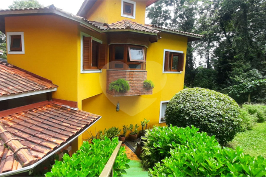 Casa à venda com 5 quartos, sendo 4 suítes, no condomínio Alpes da Cantareira, Mairiporã - SP
