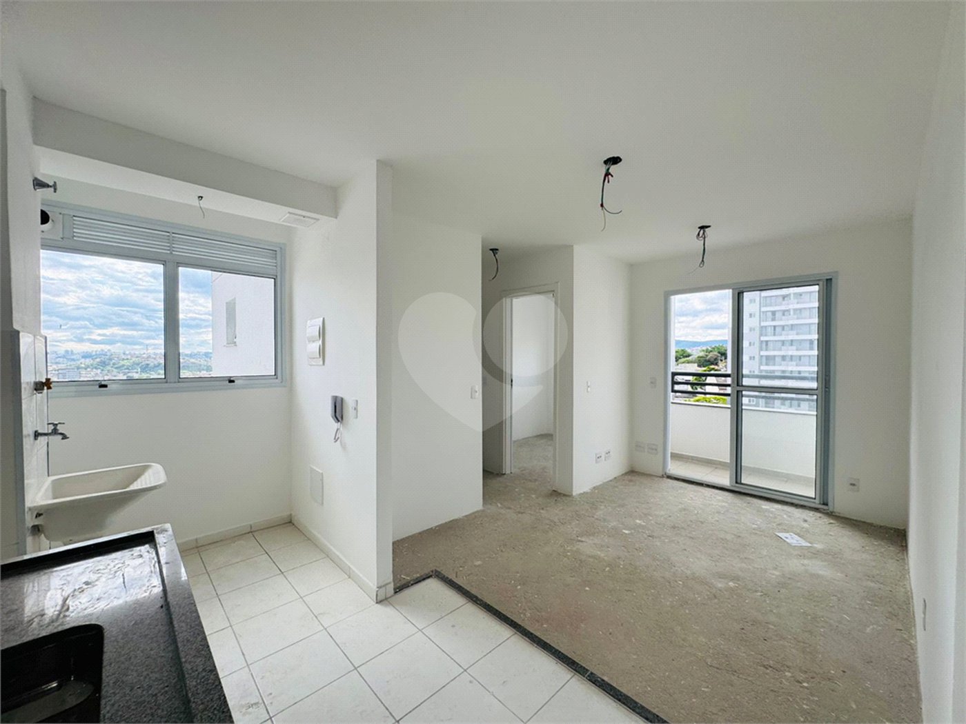 Apartamento à venda com 2 quartos, sendo 1 suíte, em Vila Galvão, Guarulhos, SP