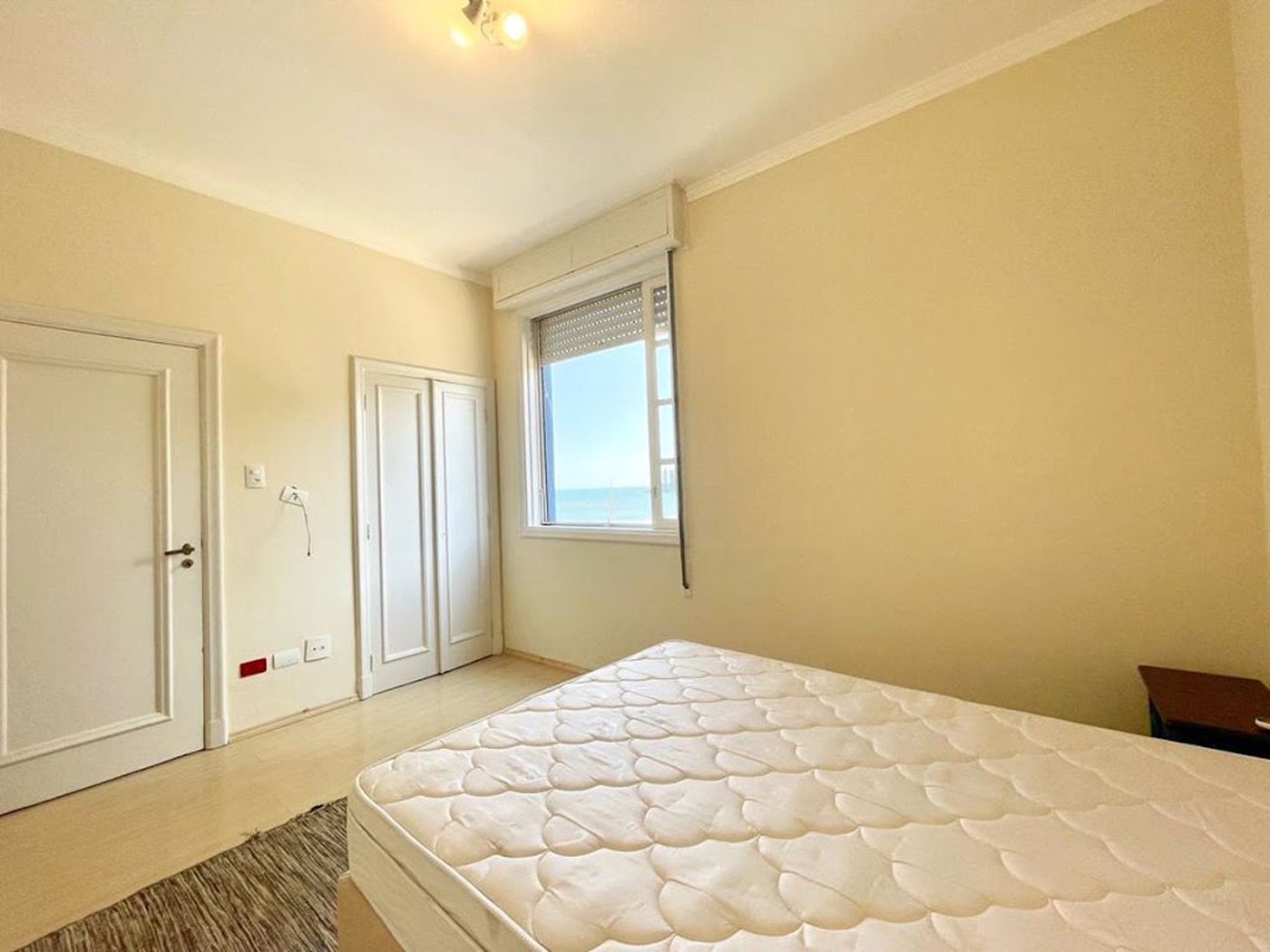 Apartamento Frente Mar com 4 Quartos para Venda ou Locação em Pitangueiras – Guarujá/SP