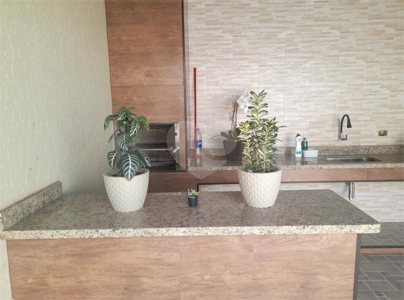 Sobrado à venda com 3 quartos, sendo 1 suíte,  em Jardim Santa Rita de Cássia, Suzano, SP