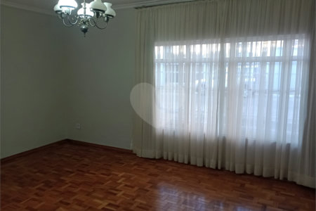 Casa à venda com 4 quartos, sendo 1 suíte, em Vila Rosa, Itapetininga, SP