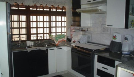 Sobrado à venda com 3 quartos, sendo 1 suíte,  em Parada Inglesa, São Paulo, SP