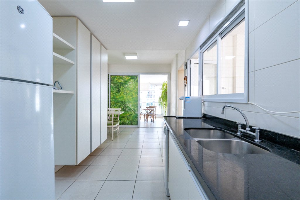 Apartamento à venda com 3 suítes em Campo Belo, São Paulo, SP