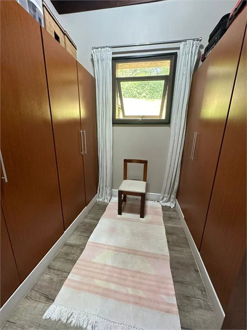 Casa à venda com 4 quartos, sendo 2 suítes, no condomínio Chacara Marques, Santana de Parnaíba - SP