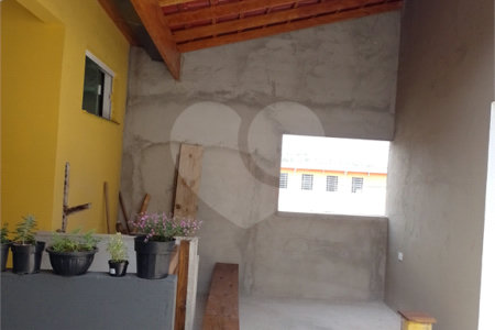 Casa à venda com 2 suítes em Jardim Layr, Mogi das Cruzes, SP