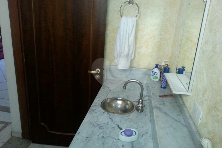 Sobrado à venda ou para alugar com 4 quartos, sendo 1 suíte, em Parada Inglesa, São Paulo, SP