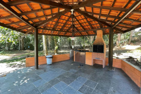 Casa de Alto Padrão à Venda e Locação - Condomínio Vila Verde