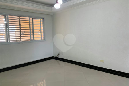 Sobrado à venda com 4 quartos, sendo 1 suíte, em Vila Campo Grande, São Paulo, SP