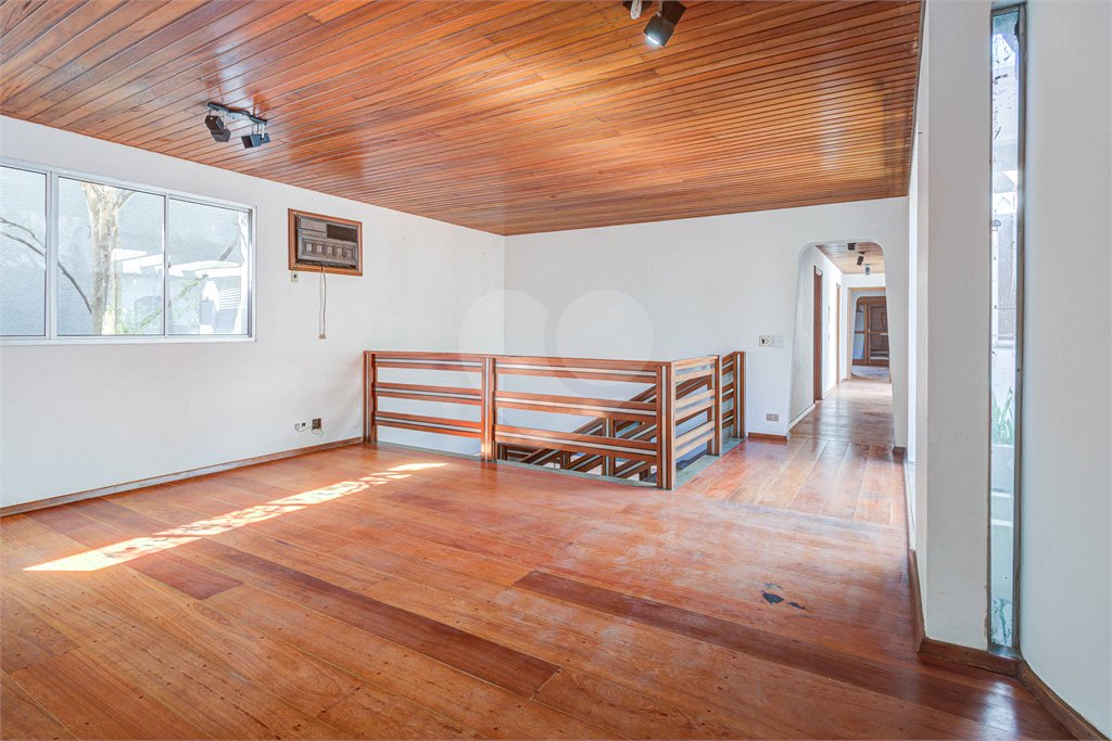 Casa à venda com 5 quartos, sendo 3 suítes, em Alto da Boa Vista, São Paulo, SP