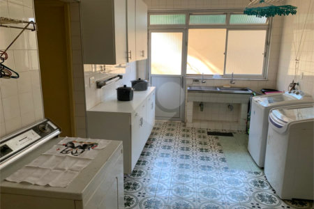 Casa à venda com 4 quartos, sendo 2 suítes, em Vila São Francisco, São Paulo, SP