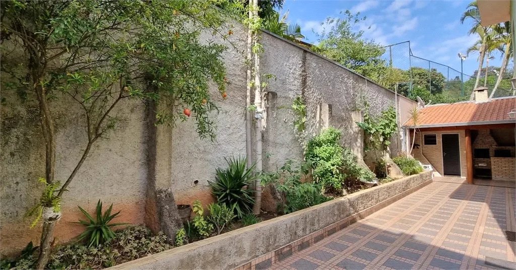 Casa à venda com 3 quartos, sendo 1 suíte, no condomínio Chácaras do Lago, Vinhedo - SP