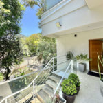 Casa à venda com 4 quartos, sendo 3 suítes, no condomínio Vilarejo, Carapicuíba - SP