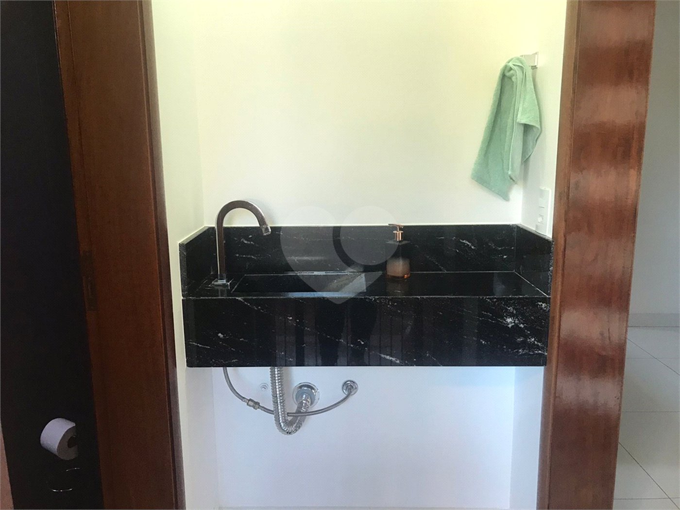 Casa à venda com 3 quartos, sendo 2 suítes,  no condomínio Morada do Bosque, Vinhedo - SP