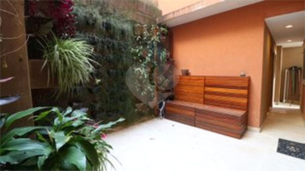 Sobrado à venda com 4 quartos, sendo 3 suítes, em Paraíso do Morumbi, São Paulo, SP