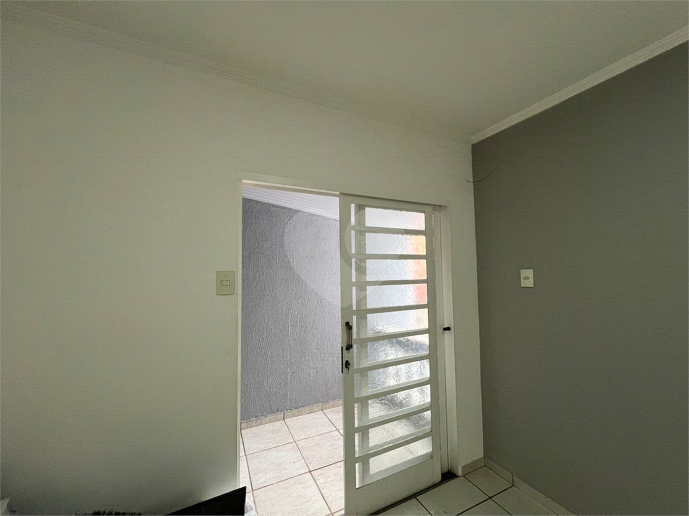 Sobrado à venda com 3 quartos, sendo 1 suíte, em Lopes de Oliveira, Sorocaba, SP