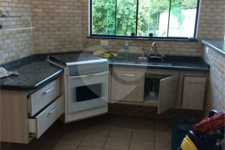 Casa à venda com 4 quartos, sendo 2 suítes, no condomínio Flamboyant, Atibaia - SP