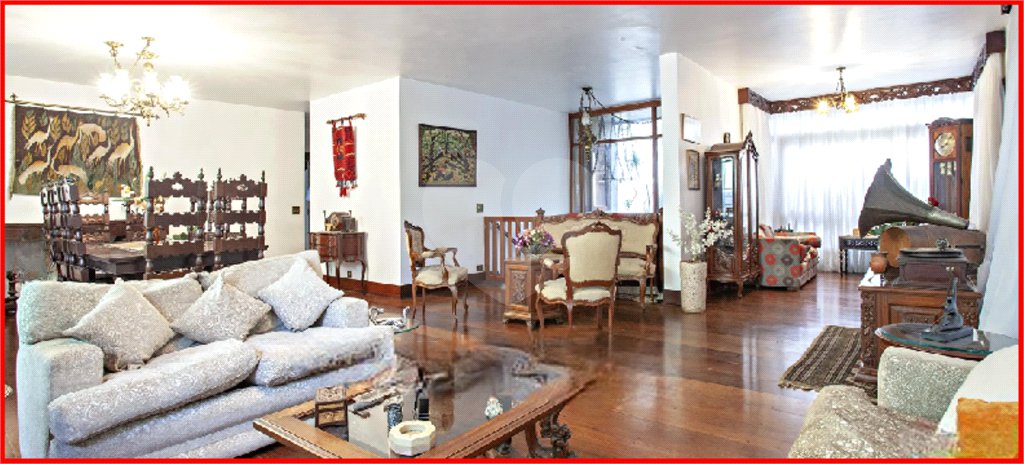 Casa à venda com 3 quartos, sendo 1 suíte, em Pinheiros, São Paulo, SP