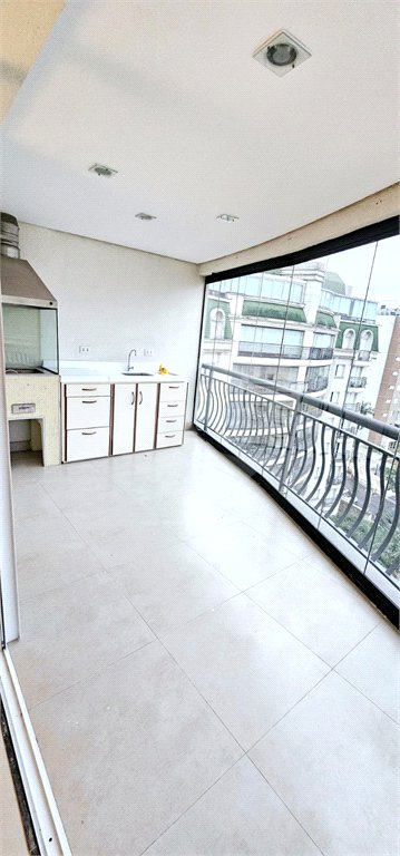 Cobertura à venda com 4 quartos, sendo 3 suítes,  em Cidade São Francisco, São Paulo, SP