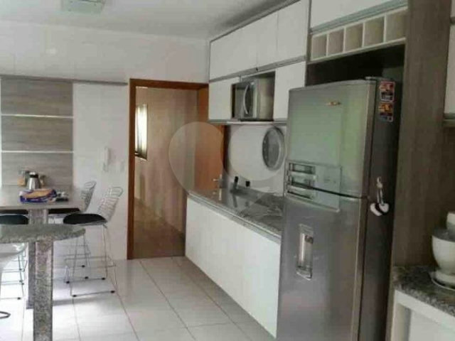 Casa à venda com 3 suítes em Vila Sônia, São Paulo, SP