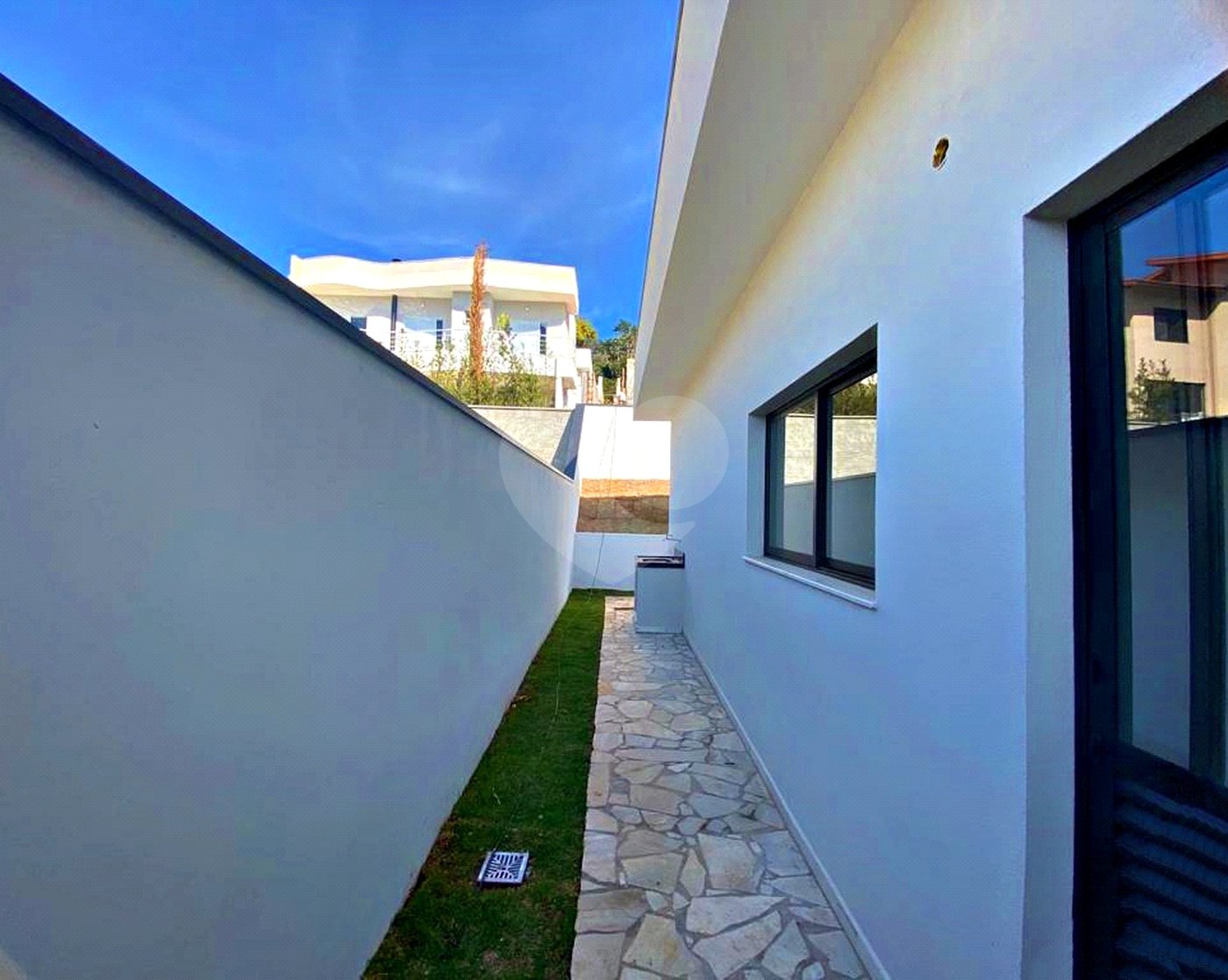 Casa à venda com 3 suítes no condomínio Santa Isabel I, Louveira - SP