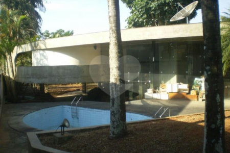 Sobrado à venda com 7 quartos, sendo 4 suítes, em Jardim Petrópolis, São Paulo, SP