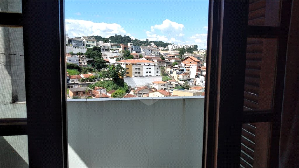 Sobrado à venda com 4 quartos, sendo 2 suítes, em Horto, São Paulo, SP