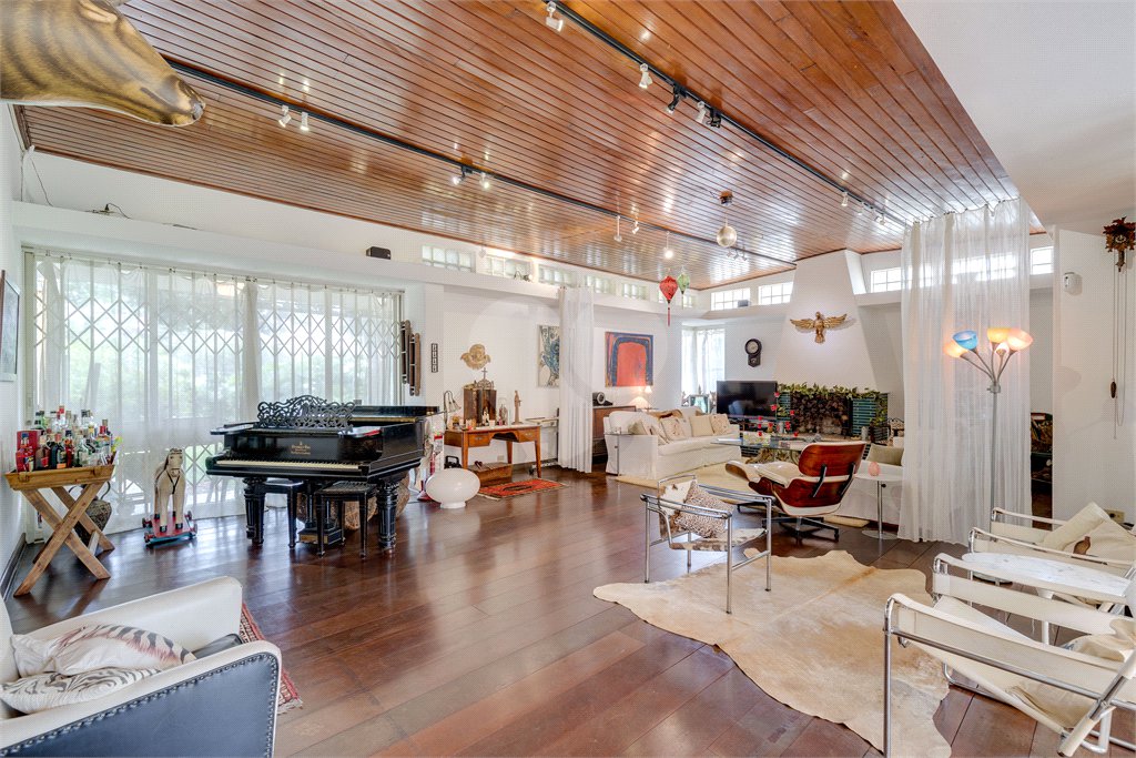 Casa Térrea à venda ou para alugar com 5 quartos, sendo 2 suítes,  em Jardim Prudência, São Paulo, SP
