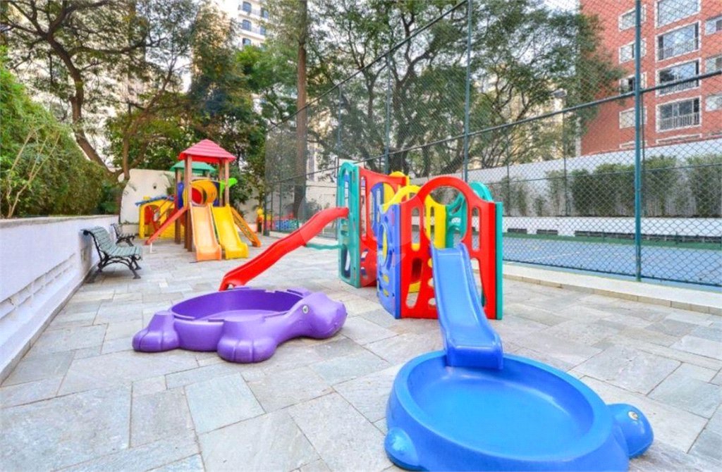 Apartamento à venda com 3 quartos, sendo 1 suíte,  em Indianópolis, São Paulo, SP