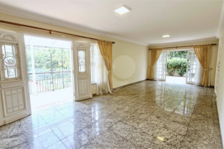 Casa à venda com 4 suítes no condomínio Jardim Vitória Régia, São Paulo - SP