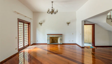 Casa à venda com 4 quartos, sendo 3 suítes, no condomínio Vila das Flores, São Paulo - SP