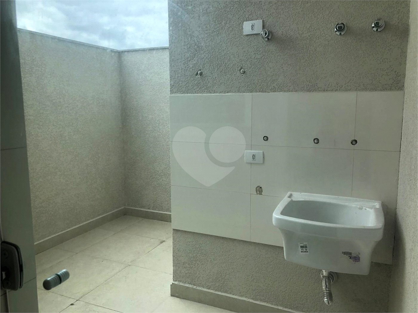 Casa à venda com 3 quartos, sendo 1 suíte, no condomínio Cond Batinga, São Paulo - SP