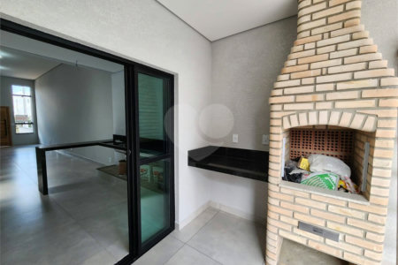 Casa à venda com 3 quartos, sendo 1 suíte, no condomínio Santinon, Sorocaba - SP