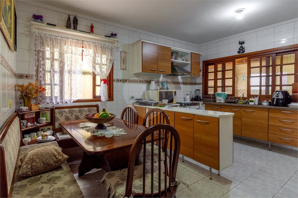 Sobrado à venda com 4 quartos, sendo 3 suítes, em Vila Gustavo, São Paulo, SP