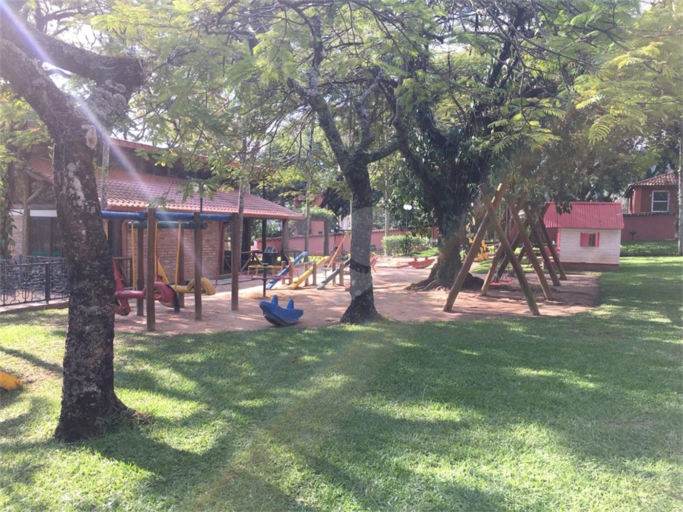 Casa à venda com 3 quartos, sendo 2 suítes,  no condomínio São Joaquim, Vinhedo - SP