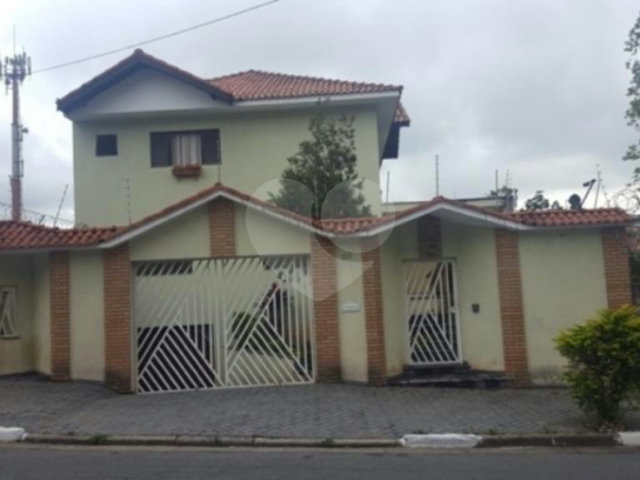 Sobrado à venda com 4 quartos, sendo 1 suíte,  em Tremembé, São Paulo, SP