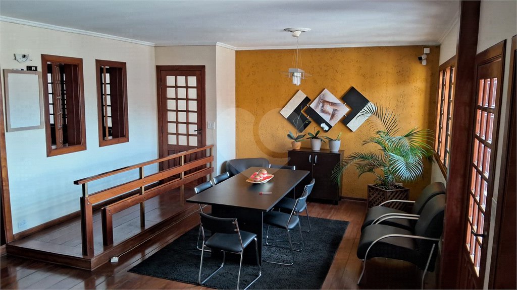 Sobrado à venda com 4 quartos, sendo 2 suítes, em Jardim Quisisana, Poços de Caldas, MG