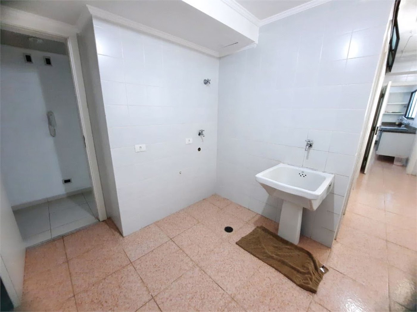Apartamento Residencial à venda, Pitangueiras, Guarujá - AP0136.
