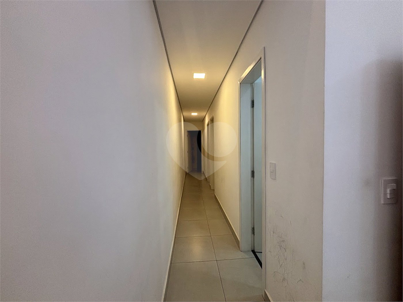 Casa à venda com 3 quartos, sendo 1 suíte, no condomínio Jardim, Sorocaba - SP