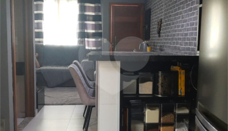 Casa à venda com 2 suítes no condomínio Residencial Poncet, São Paulo - SP