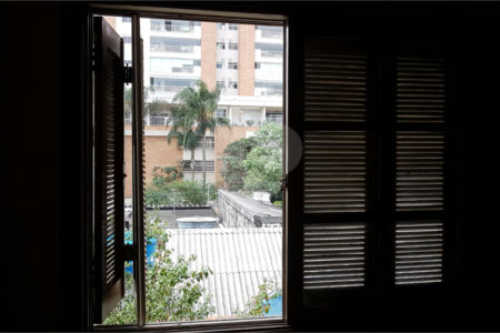 Sobrado à venda com 3 suítes em Vila Gumercindo, São Paulo, SP