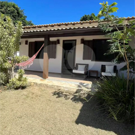 Casa à venda com 4 quartos, sendo 2 suítes, em Caravelas, Armação dos Búzios, RJ