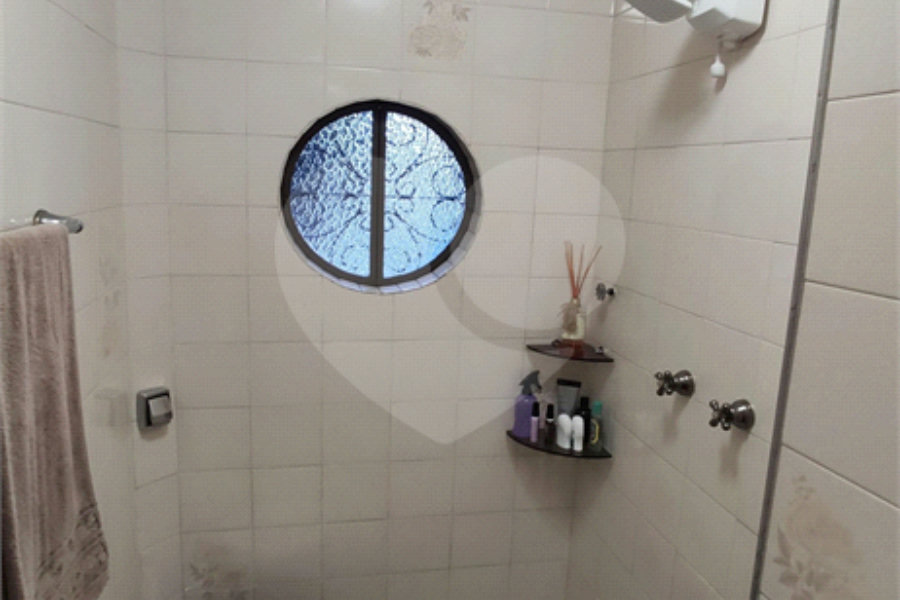 Casa à venda com 4 quartos, sendo 1 suíte, no condomínio Travessa Jacob,38, São Paulo - SP