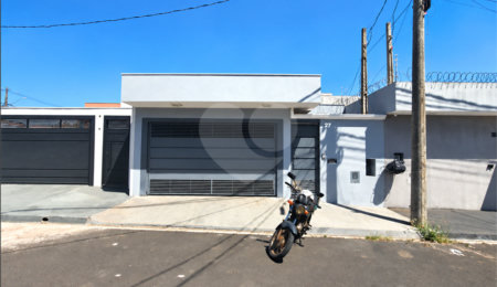 Casa à venda com 3 quartos, sendo 1 suíte,  em Parque dos Flamboyant, São Carlos, SP