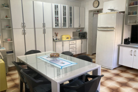 Casa com 4 dormitórios na Saúde.