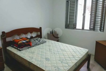 CASA TÉRREA À VENDA NA MOOCA - COM PORTEIRA FECHADA.