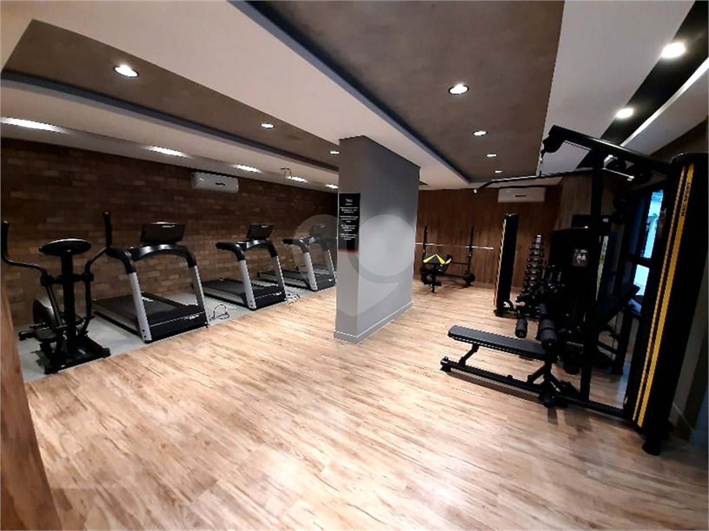 Vendo Studio novo, 14° andar, (apto 1401), 23 m2, sol da manhã com vista livre.